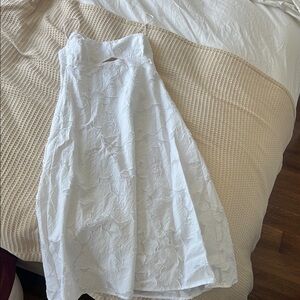 Elegant White Sleeveless Dress